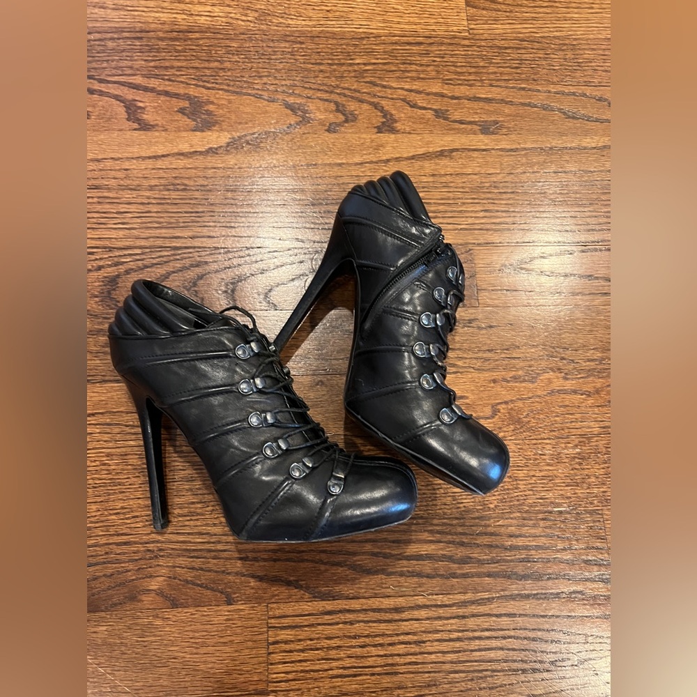 Alexander McQueen black leather lace-up ankle booties